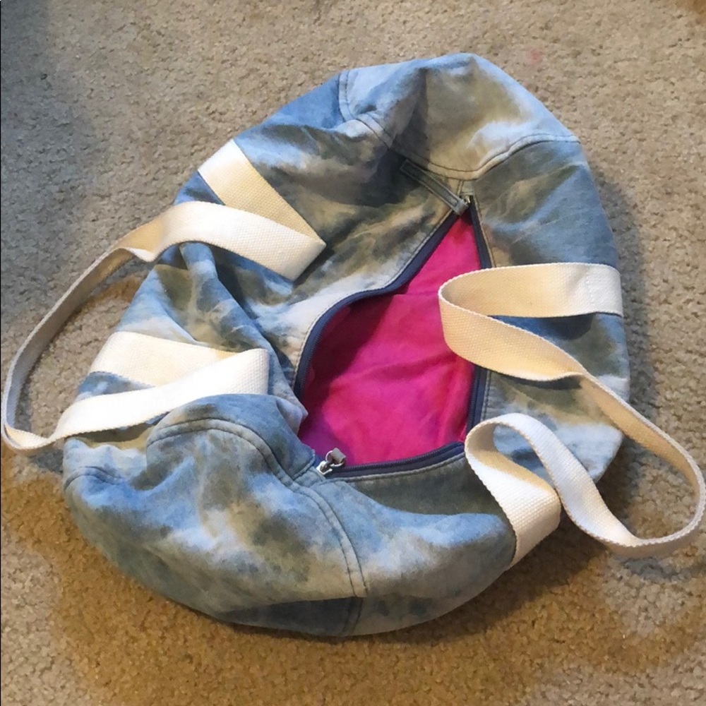 Blue rye dye zip bag Forever 21